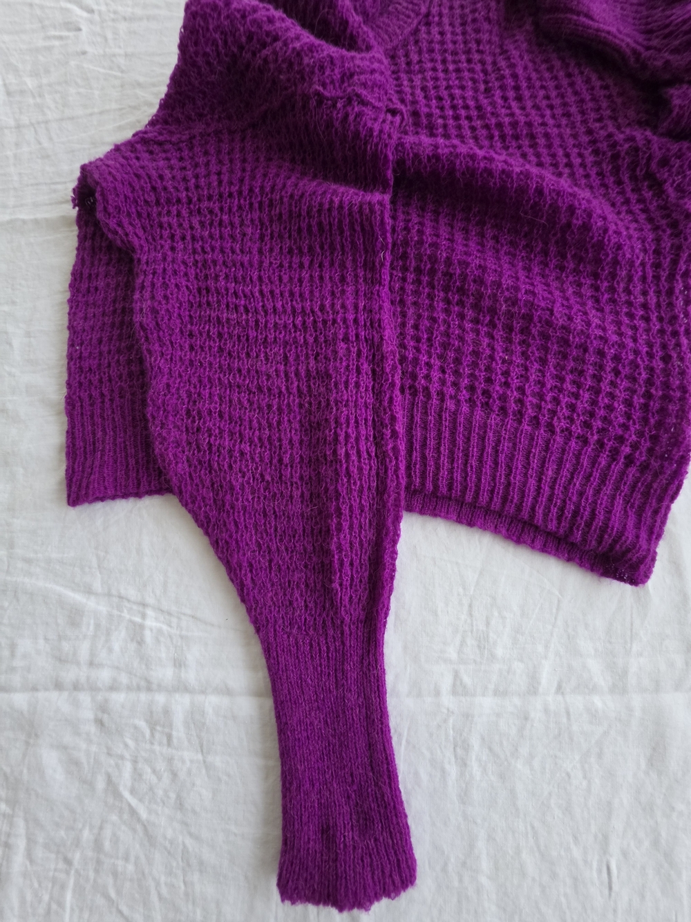 Free People Bold Purple V-Neck Knit Sweater Size XL - Picture 7 of 7